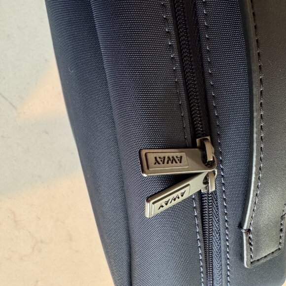 AWAY - The Small Toiletry Bag - Picture 4 of 6